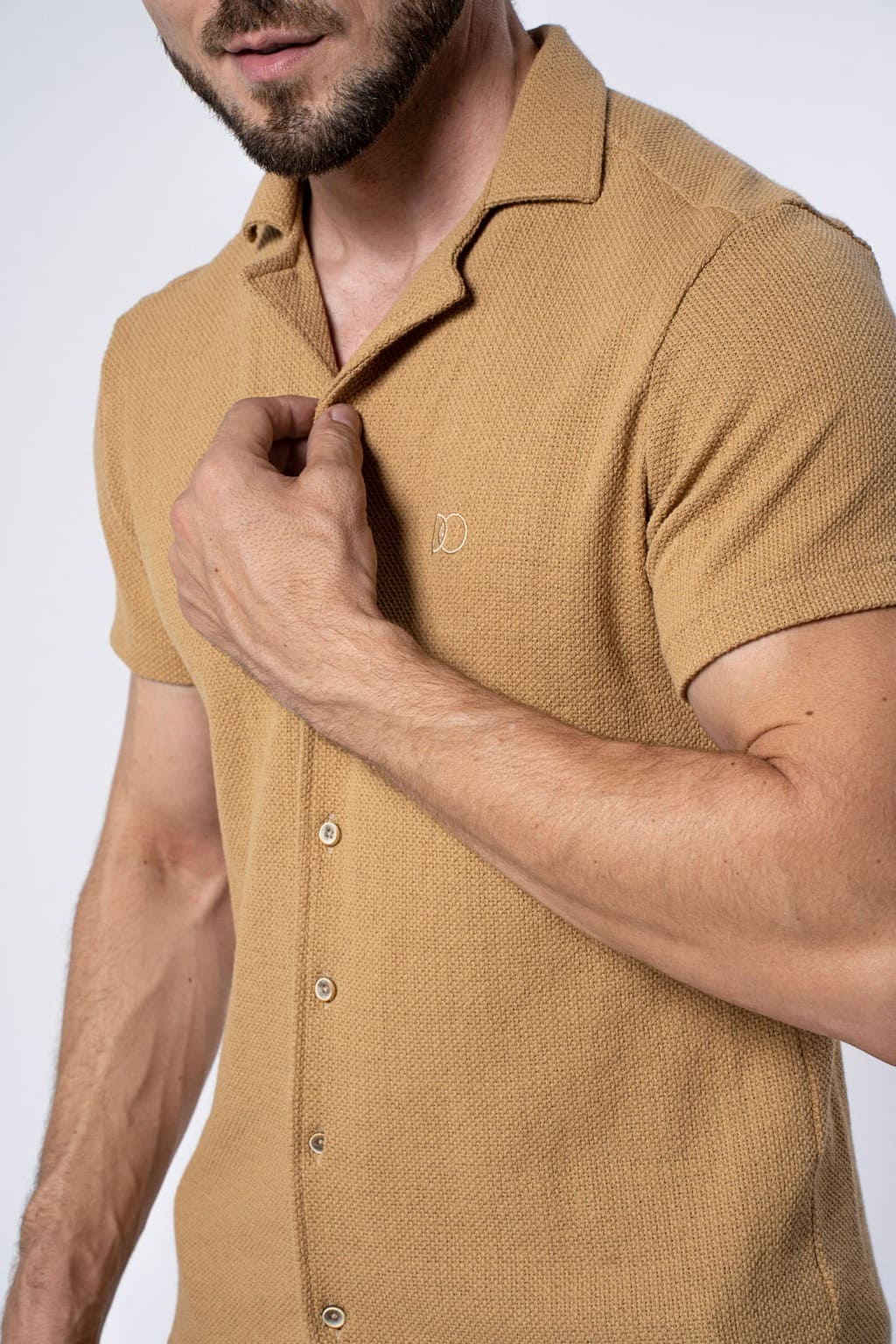 Camisa Gola Cubana Malha Texturizada Mostarda