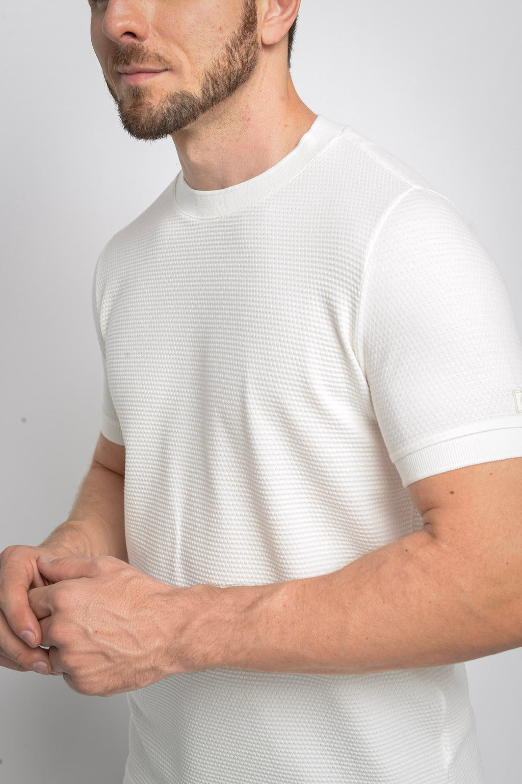 Camiseta Estruturada Off-White – Coleção Essência
