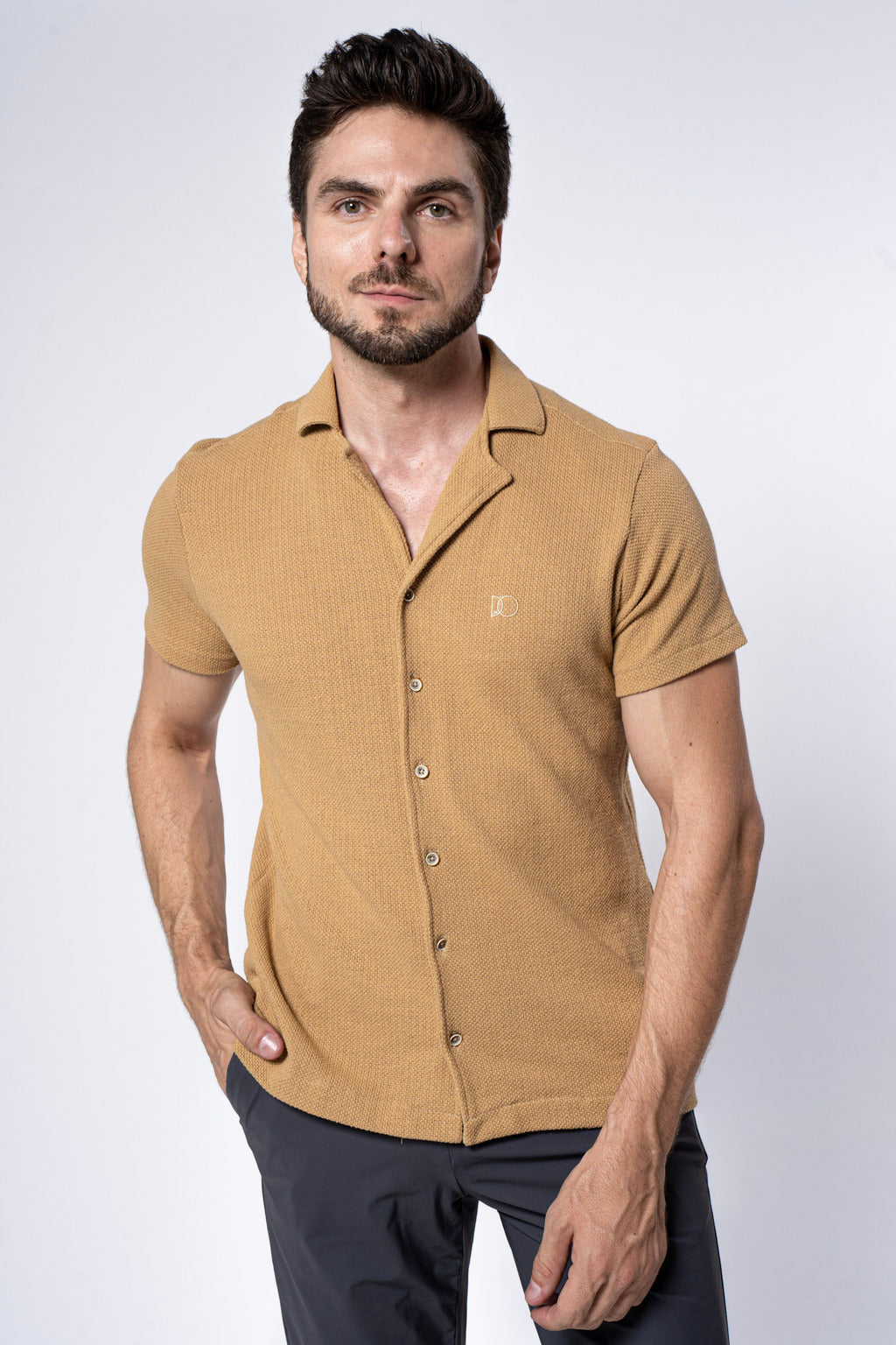Camisa Gola Cubana Malha Texturizada Mostarda