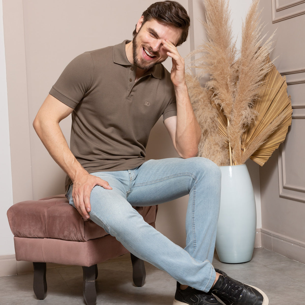 Polo Vigore – Pima Verde Oliva - lifestyle 1