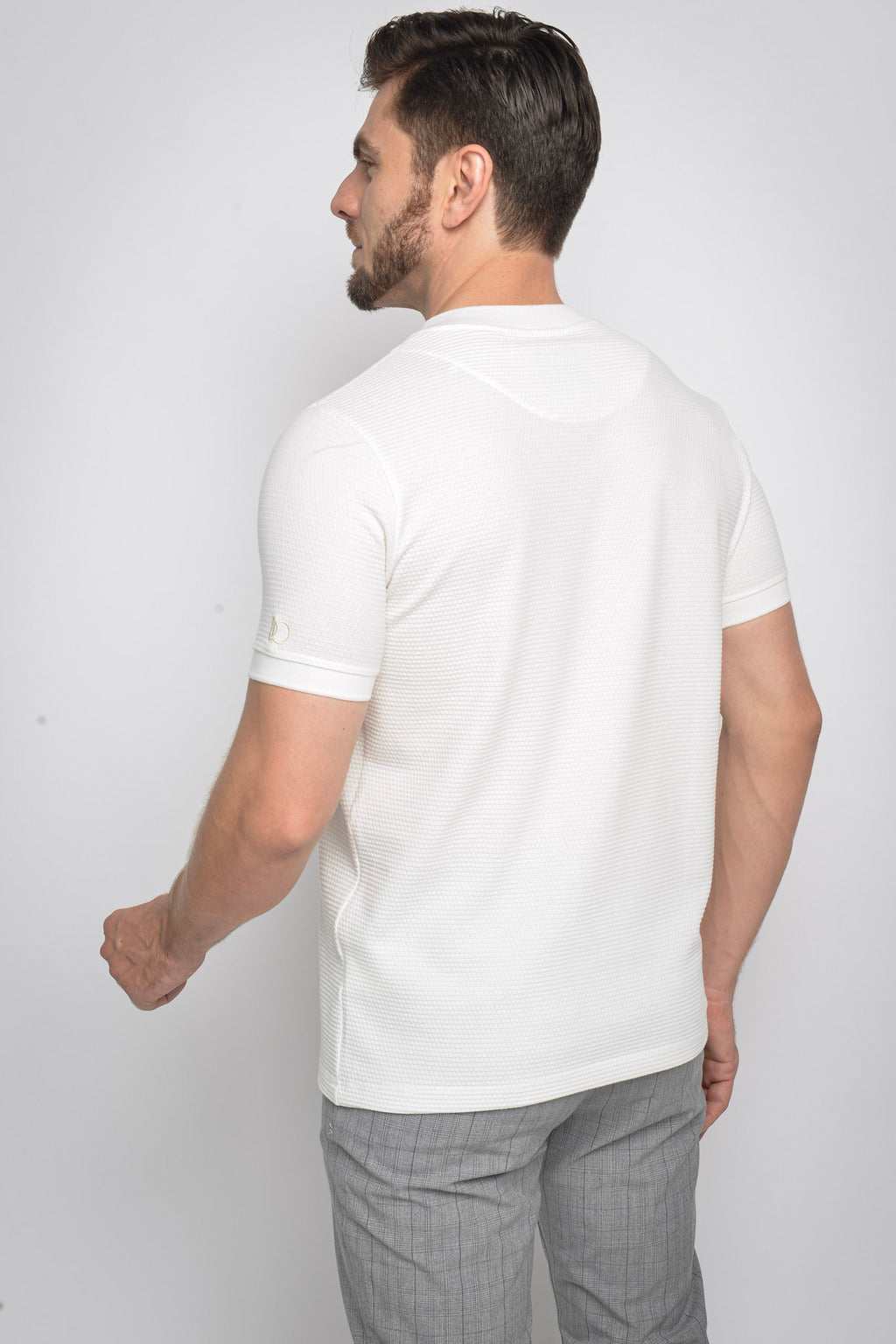 Camiseta Estruturada Off-White – Coleção Essência