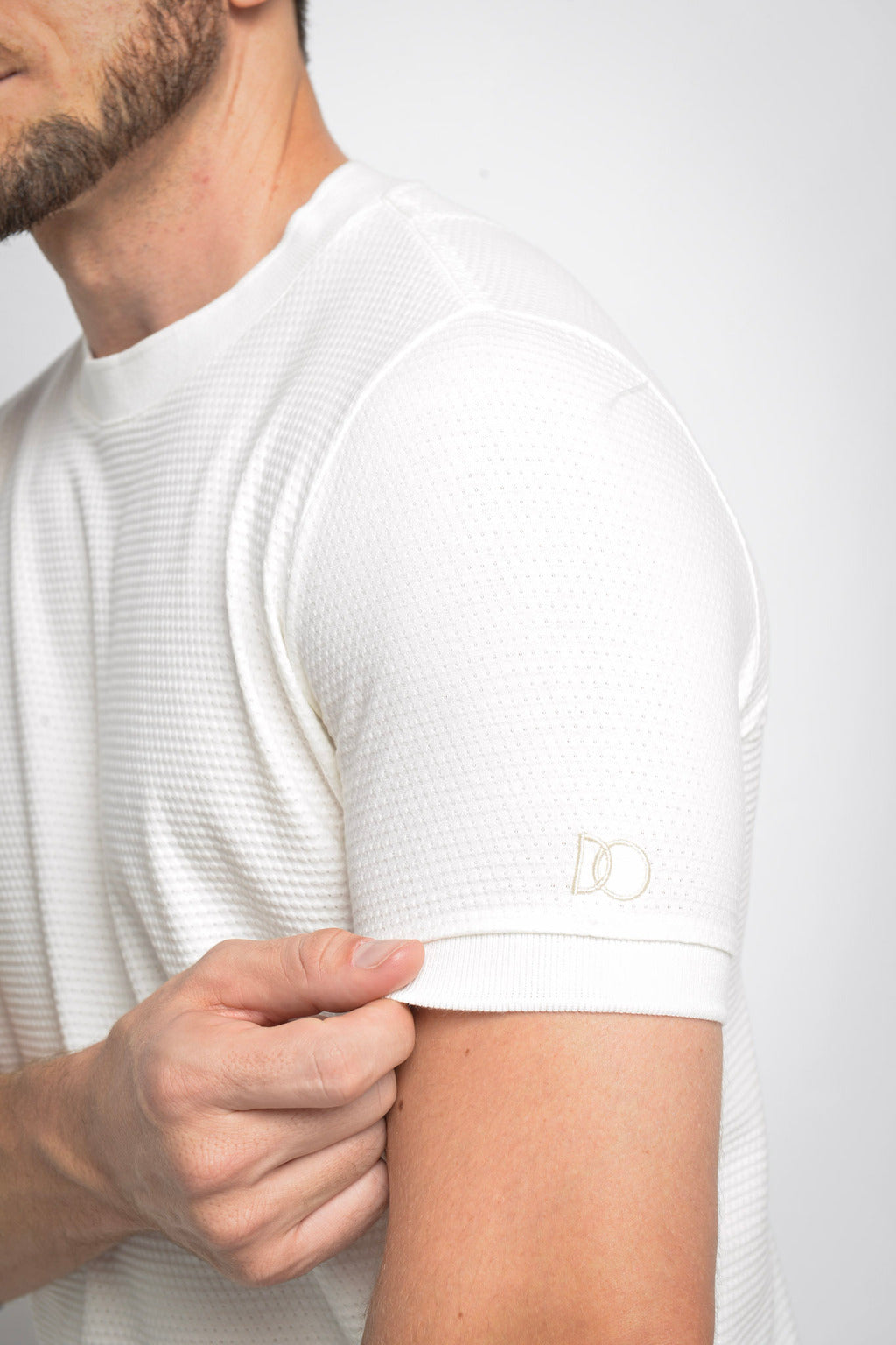 Camiseta Estruturada Off-White – Coleção Essência